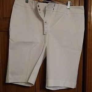 Shorts with 17 in waist